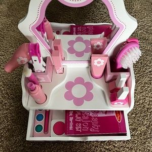 Melissa and Doug Beauty Salon Play Set